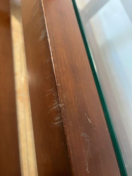 Mesa de apoio com tampo de vidro