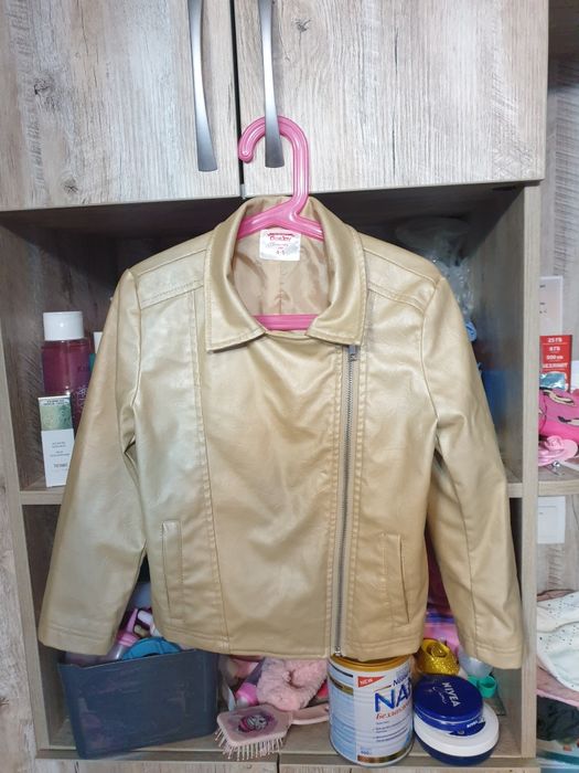 фирменная курточка косуха на девочку 4-5лет