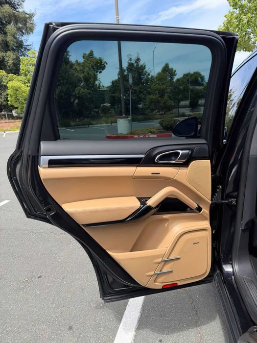 Porsche Cayenne Hybrid      2016