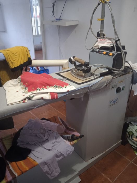 Tábua de passar a ferro industrial