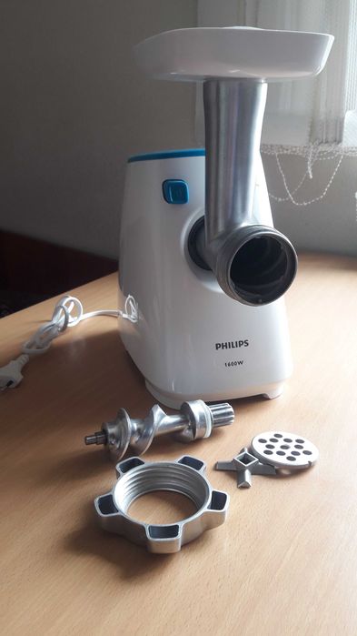 Электрическая мясорубка  Philips как новая.
