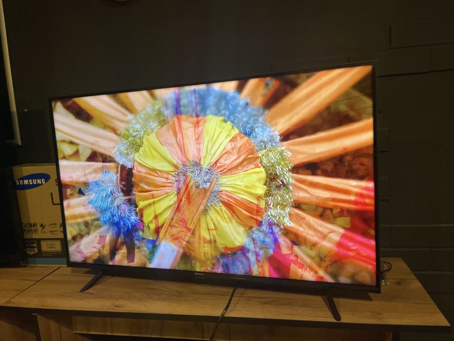 Телевізор Hisense 43 Smart tv 4К + кріплення