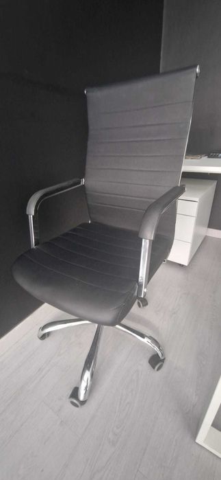 Secretária branca 120×80 e cadeiras