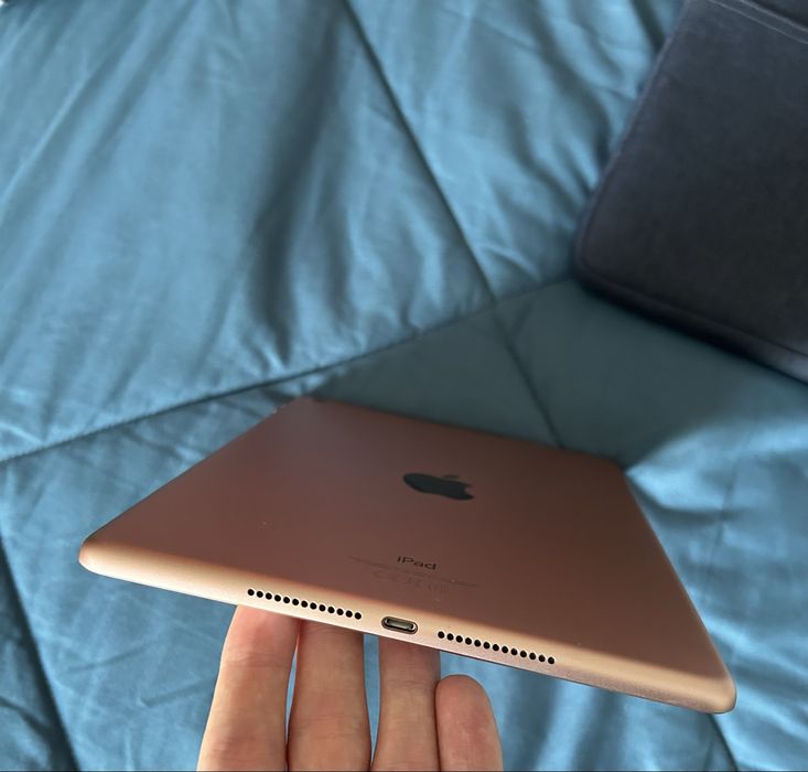 Apple iPad 6th Gen 32GB Wi-Fi Rose Gold