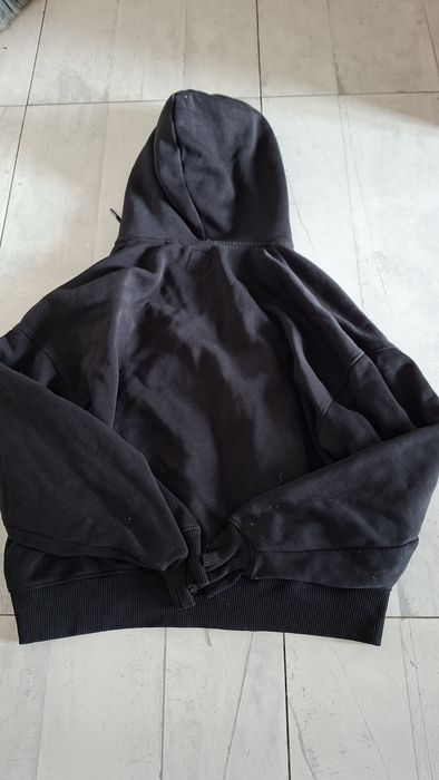 Czarna bluza BERSHKA