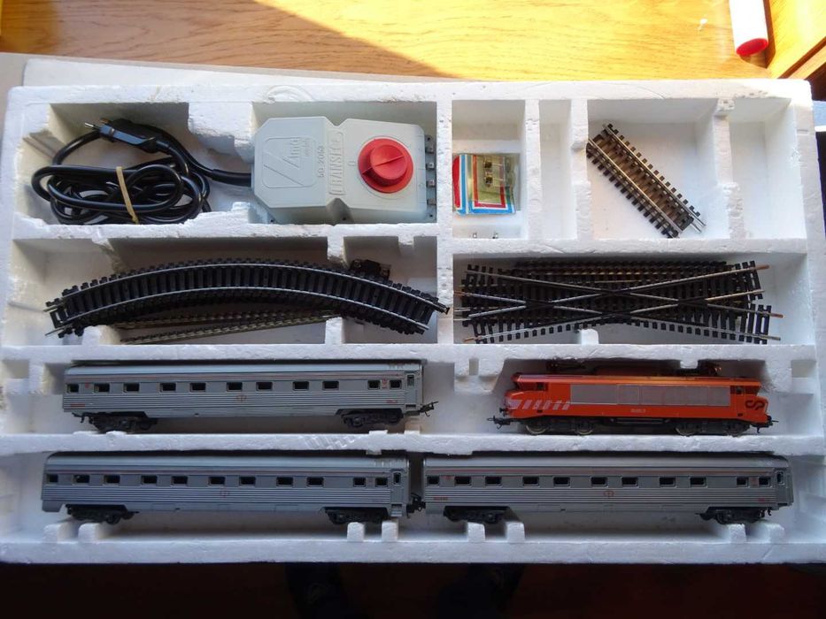 Conjunto original Lima,H0;locomotiva CP 2600;Lima trafo502053