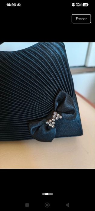 Bolsa de cerimónia NOVA, nunca usada. Tecido acetinado.