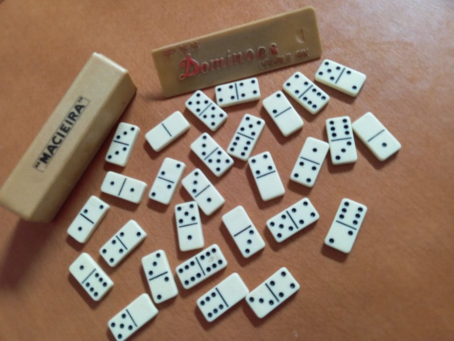 Dominó antigo da Macieira