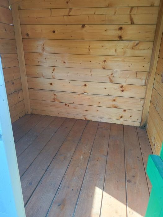 Domek dziecięcy z piaskownicą i zadaszeniem