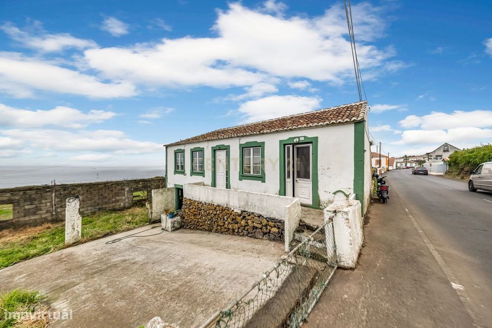 House for Renovation with Land | Vila do Porto Judeu