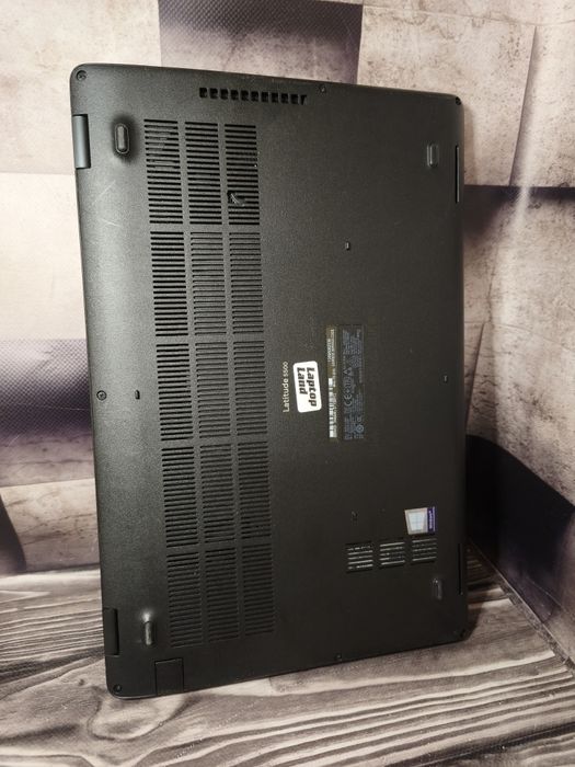 .Dell 5500 15.6 FHD IPS I5 8265 16 ram 256 SSD Excellent Bat ноутбуки