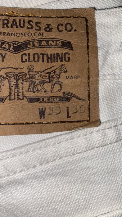 Білі джинсові шорти Levi’s