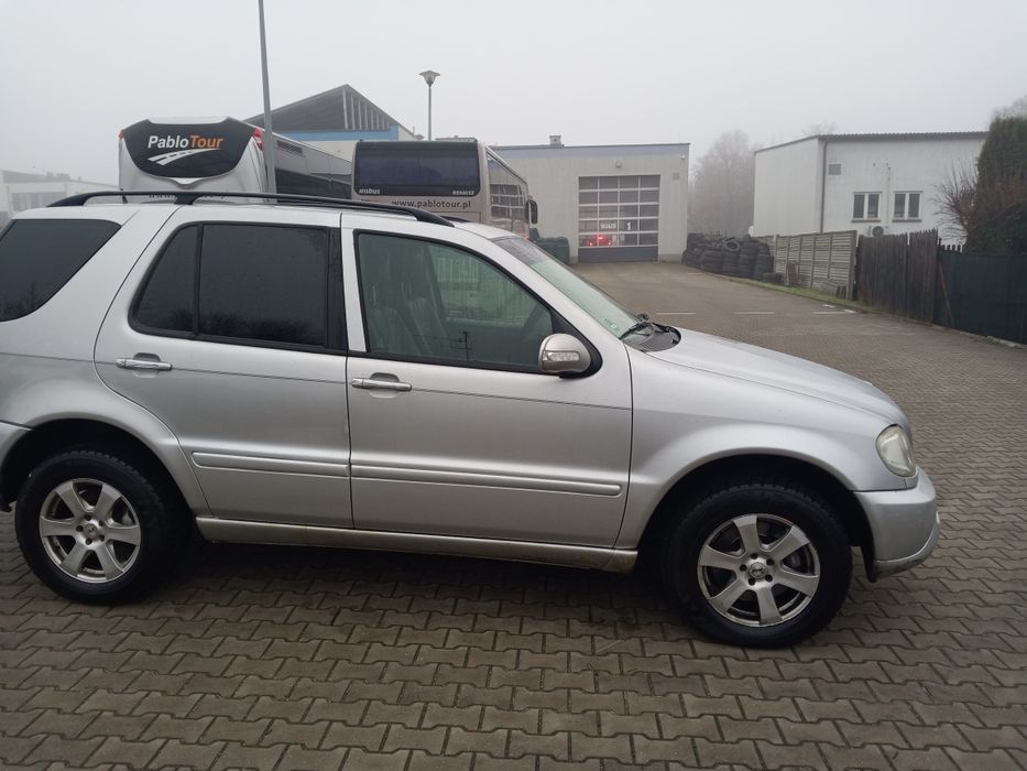 Samochód Mercedes ML 163