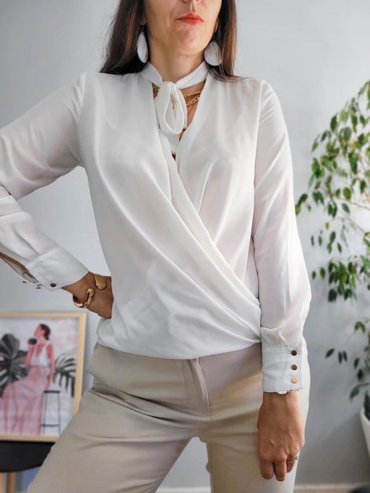Biała elegancka bluzka kopertowa River Island S M z kokardą u szyi
