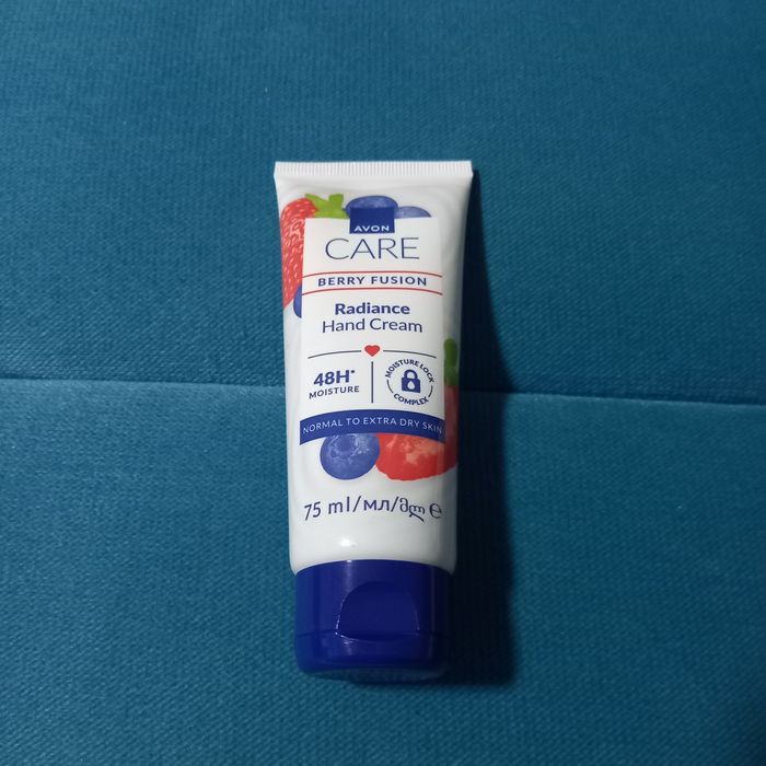 Avon Care Berry Fusion krem do rąk borówka truskawka