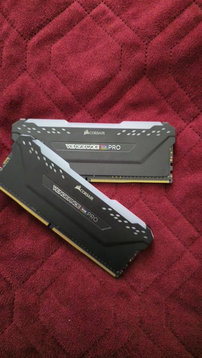 Kit Memória RAM Corsair Vengeance RGB PRO 16GB (2x8GB) DDR4 3600MHz CL18