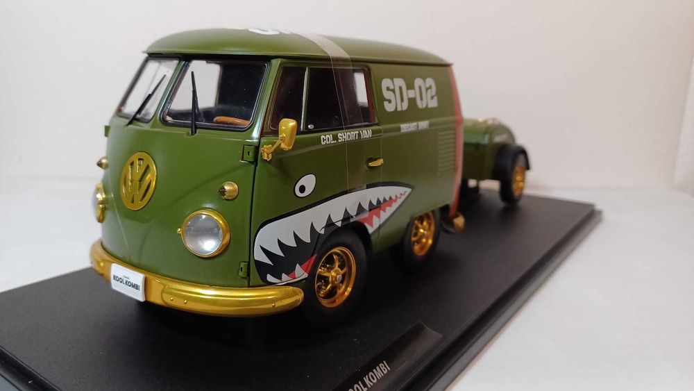 1/18 VW Pão de Forma Kool Kombi Diecast army - Solido