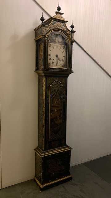 Relógio antigo de pé alto com Pêndulo