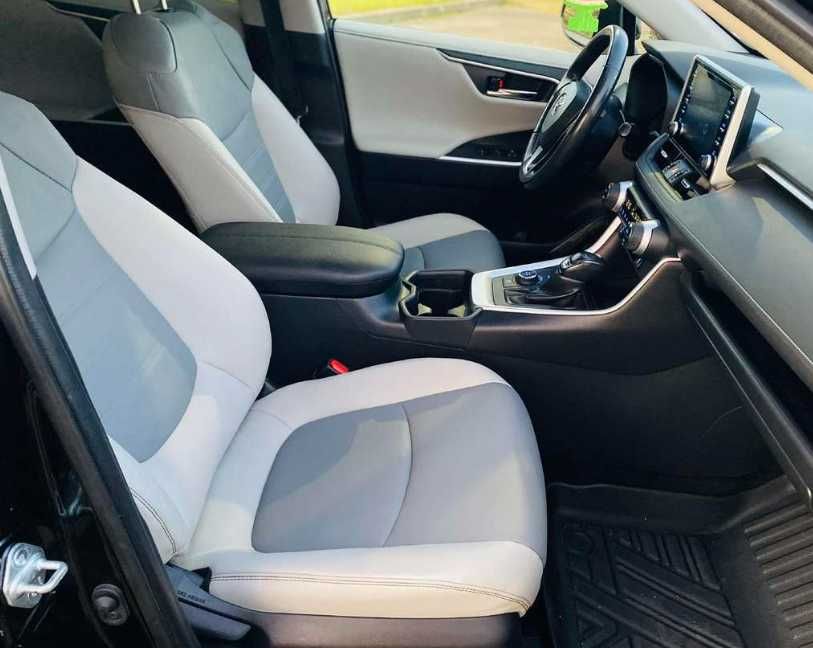 Toyota RAV4 2020 року