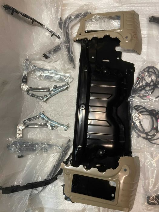 Кронштейн заднього бампера Tesla Model 3 1083989-00-I 1083989-00-I