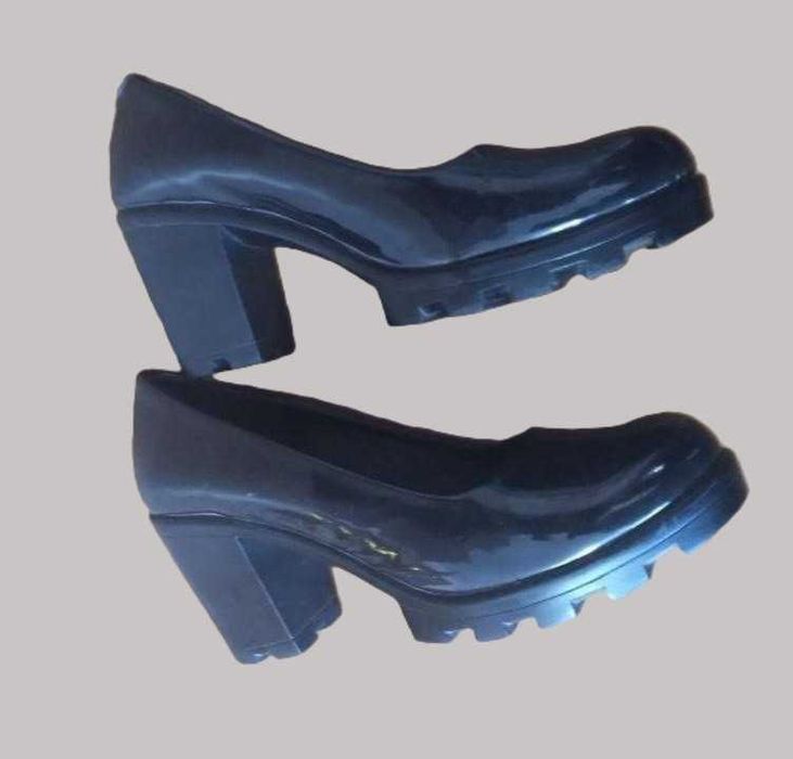 Елегантні лаковані туфлі Donna Ricco (р. 39) ідеально підійдуть на 38р