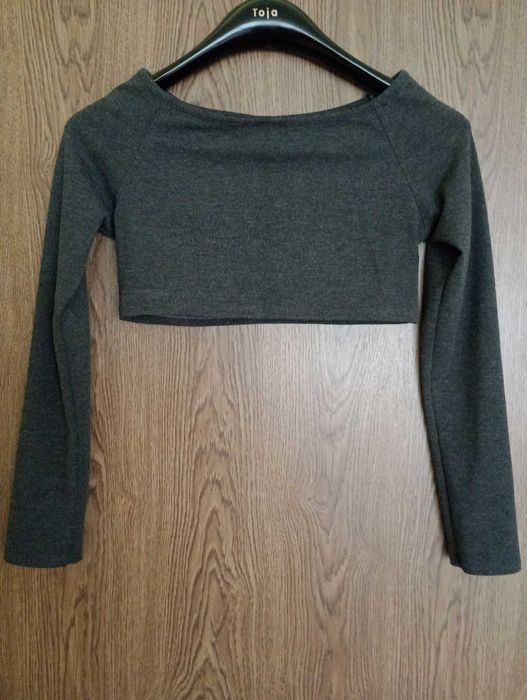 Szary crop top z długim rękawem