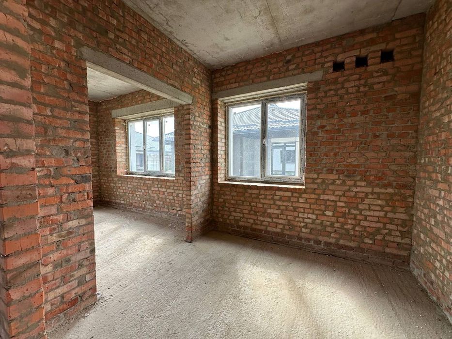 Продам сучасний двоян в м. Рівне. 1 лінія масиву Макарова.