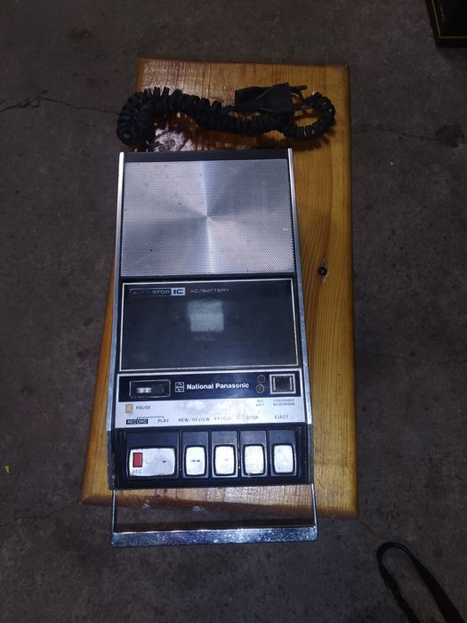 Старинный магнитофон Панасоник