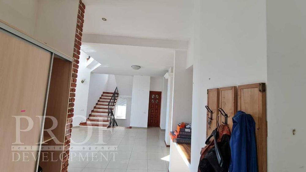 БЕЗ% будинок під офіс або житло  Голосіівський рн (350 м2)