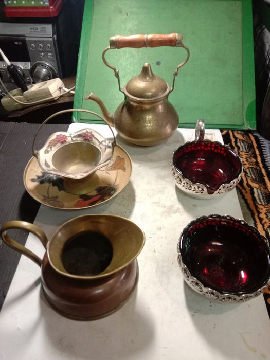 Вазы. Чайник. Молочник.