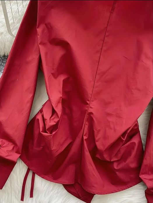 Червона нова приталена сорочка