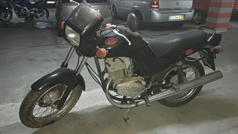 Vende-se jawa por 800 euros  para restauro  esta parada a mais de 6 anos o valor e fixo