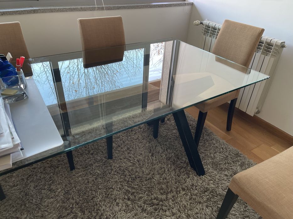 Mesa Jantar AREA com 6 cadeiras AREA. Vende-se items separados