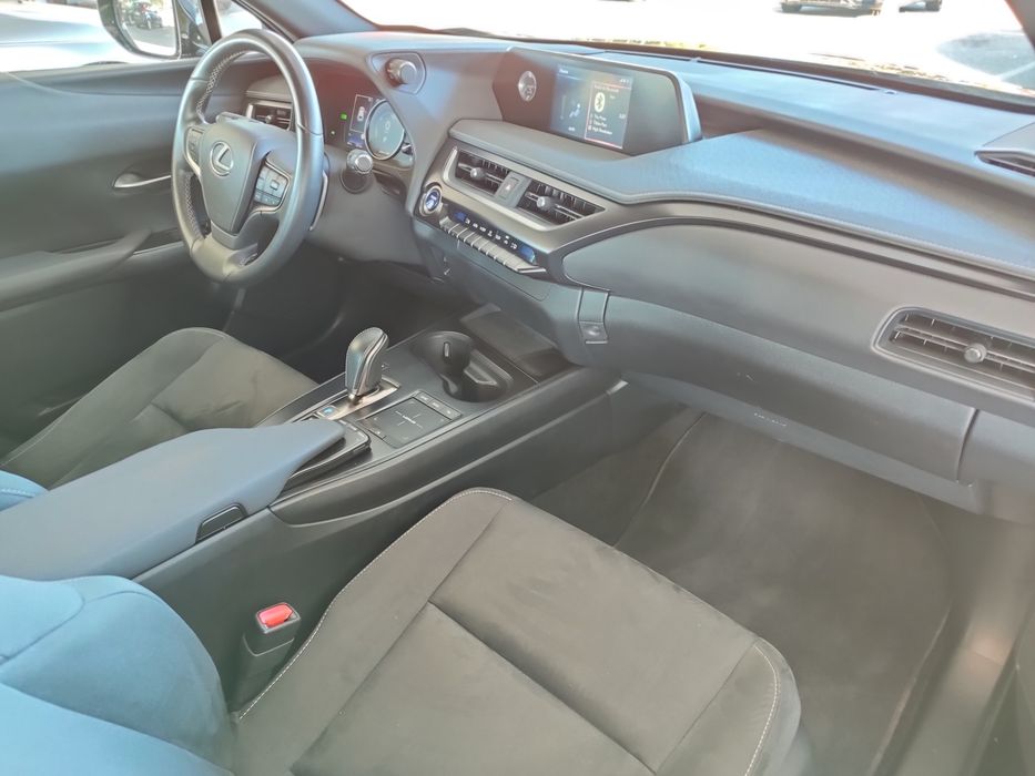 LEXUS   UX 300 E