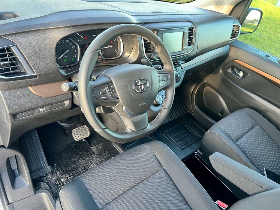 Wypożyczalnia Nexus Bus wynajem 8/9 osób Polska Europa Transport