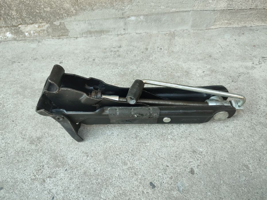 Домкрат Volvo S60(00-09) V70 p2(00-07) S80(98-06) Вольво