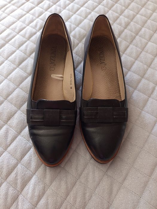 Czarne buty rozmiar 39