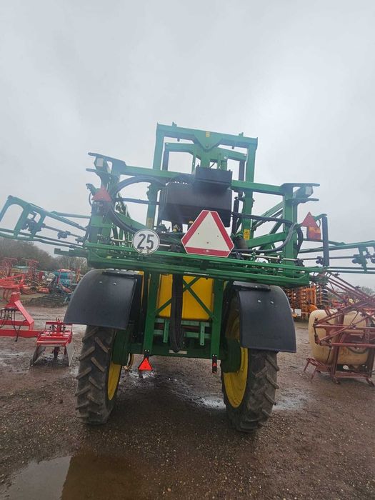 Opryskiwacz John Deere 732. 3000 litry , szerokość 24 m.  stan idealny