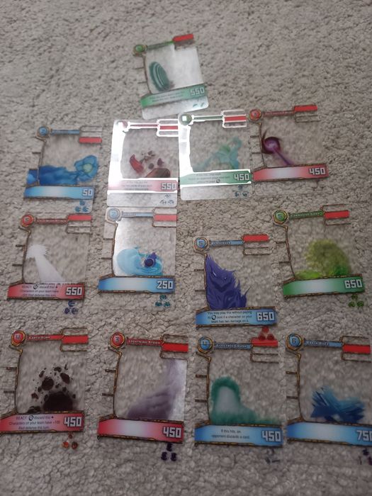 Caderneta e cromos invizimals