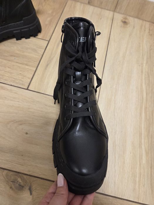 Damskie czarne skórzane botki trapery Dockers by Gerli styl wygoda