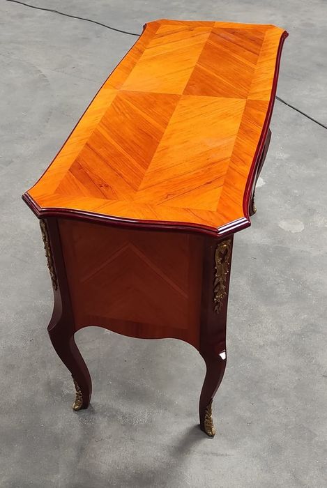 Piękne intarsjowane biurko Ludwikowskie