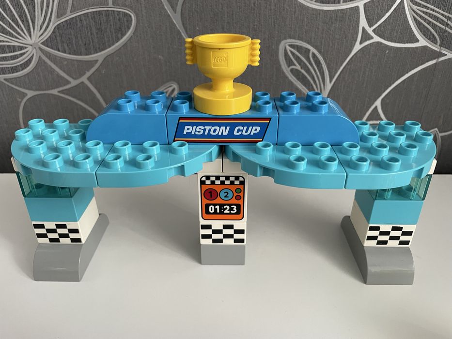 LEGO Duplo 10857 Auta 3 Wyścig o Złoty Tłok Zygzak Mcqueen. Stan bdb