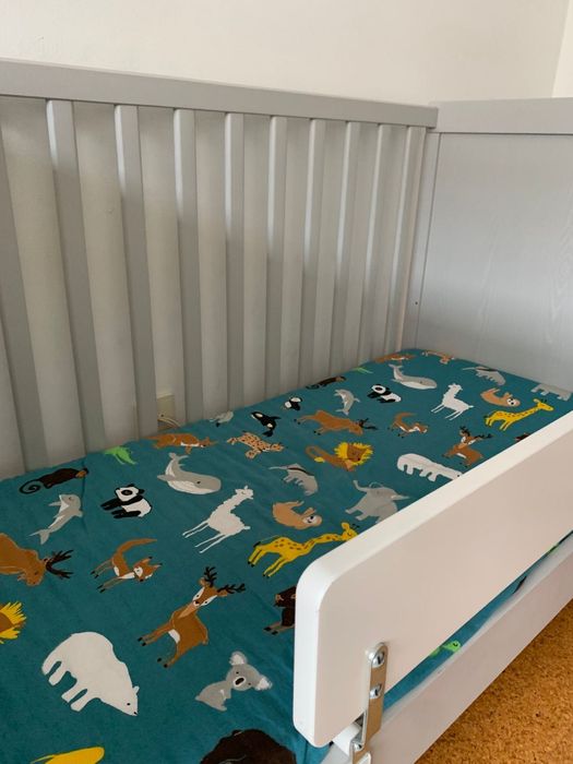 Berço completo com grade e colchão