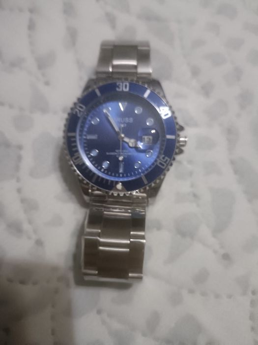 Relógio de homem novo em caixa