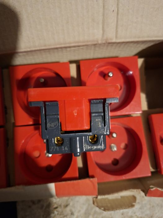 LEGRAND 77114 gniazdo elektryczne pojedyncze 16A DATA Mosaic l