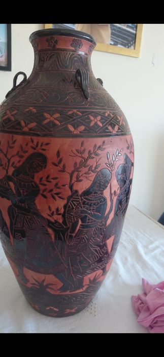 Jarra  antiga de cerâmica para decoração interior ou exterior