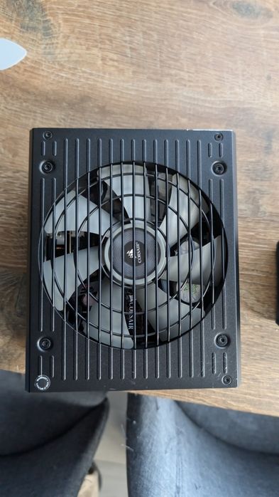 Fonte de Alimentação Corsair RM750x 750W 80 PLUS Gold Full Modular