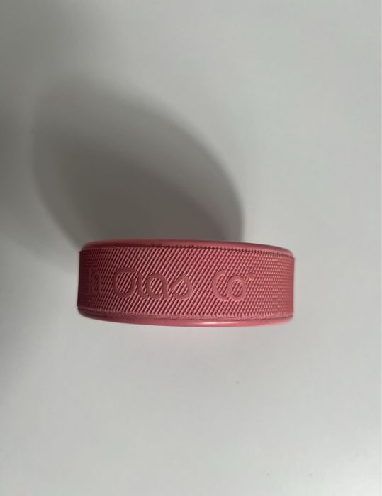 Ексклюзивна хокейна шайба Vegas Golden Knights NHL T-Mobile Arena chip