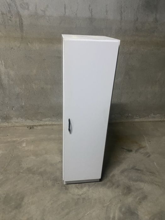 Movel estreito para arrumação