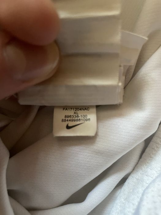 Білосніжні шорти nike